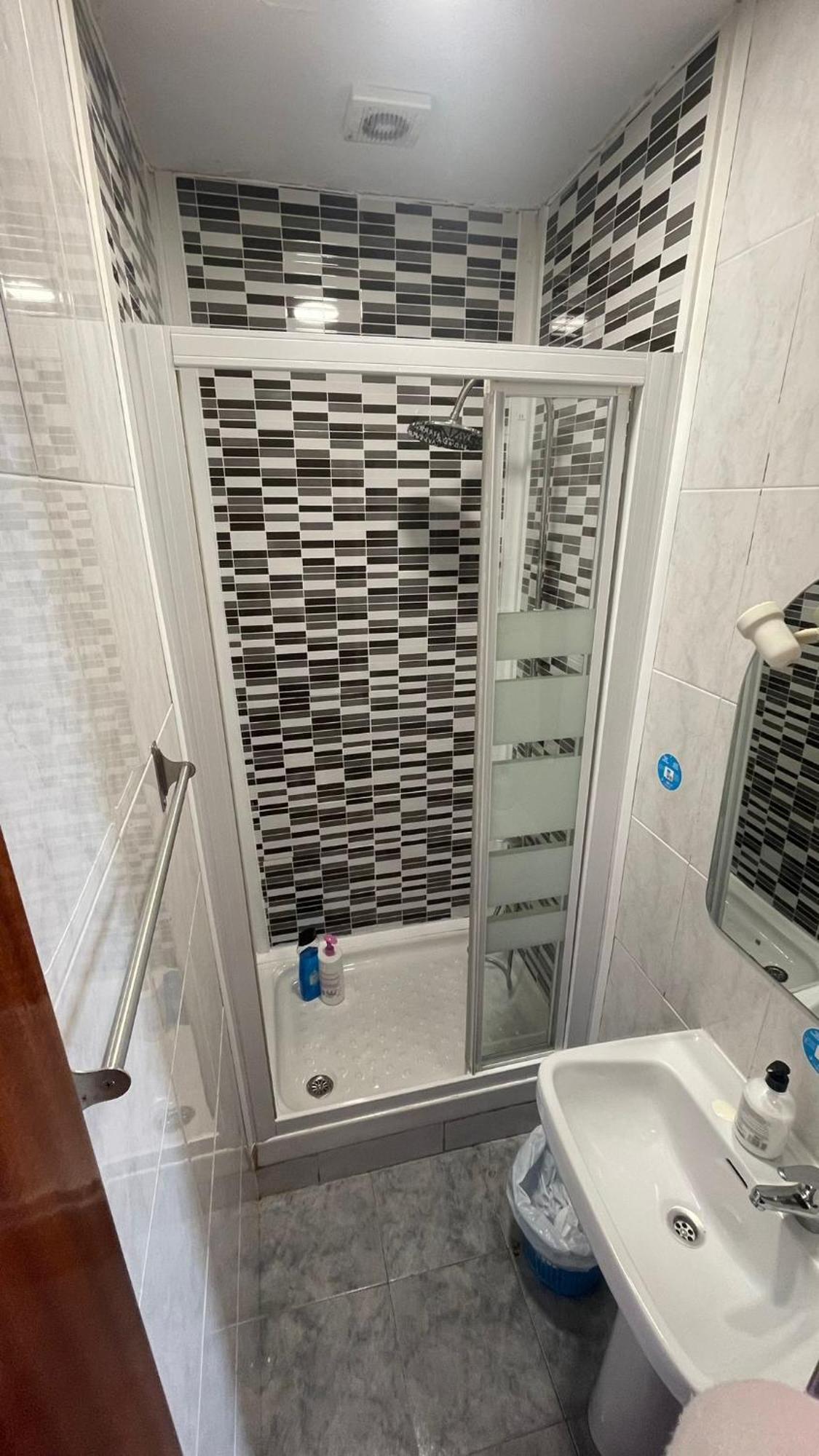 Metropolitan Atocha Guest house